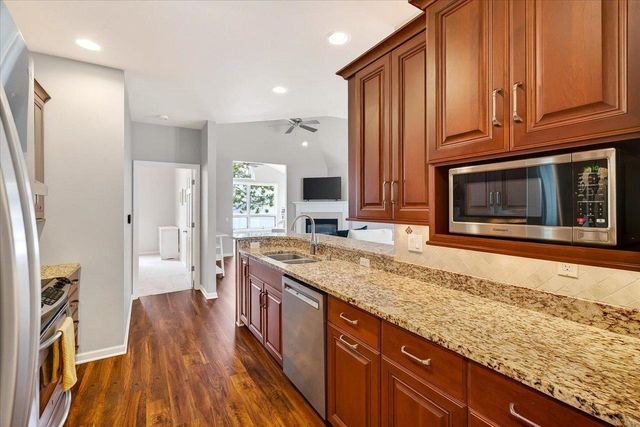 1622 Pond View Court, Middleton, WI 53562