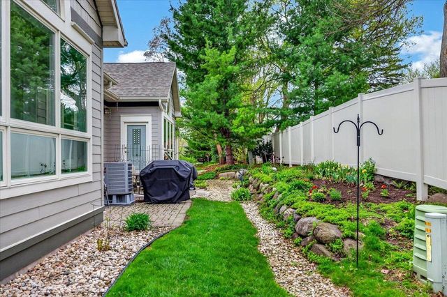 1622 Pond View Court, Middleton, WI 53562
