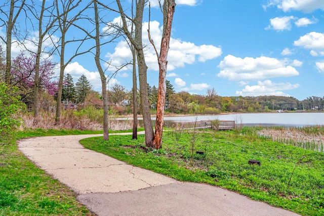 1622 Pond View Court, Middleton, WI 53562