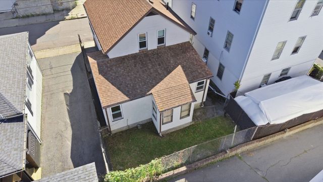 148 Hamlet St, Fall River, MA 02724