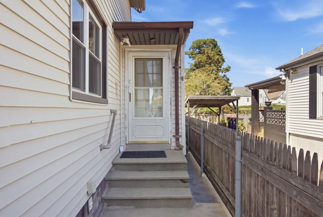 148 Hamlet St, Fall River, MA 02724
