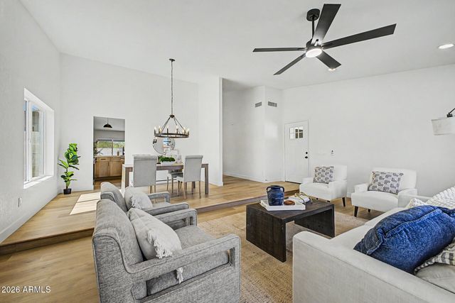 3130 W KRISTAL Way, Phoenix, AZ 85027