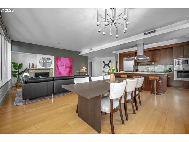 1001 Nw LOVEJOY St 608, Portland, OR 97209
