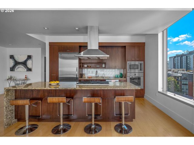 1001 Nw LOVEJOY St 608, Portland, OR 97209