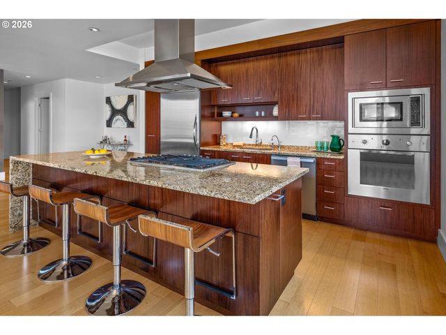 1001 Nw LOVEJOY St 608, Portland, OR 97209