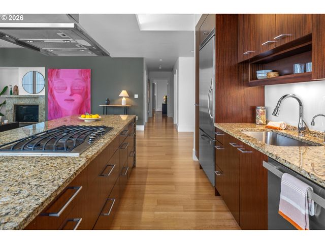 1001 Nw LOVEJOY St 608, Portland, OR 97209