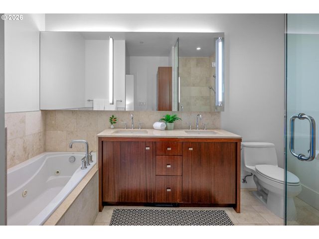 1001 Nw LOVEJOY St 608, Portland, OR 97209