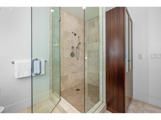 1001 Nw LOVEJOY St 608, Portland, OR 97209
