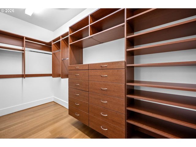 1001 Nw LOVEJOY St 608, Portland, OR 97209
