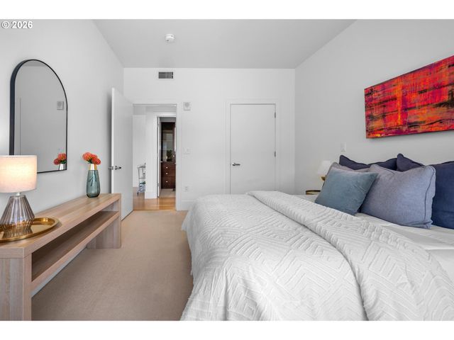 1001 Nw LOVEJOY St 608, Portland, OR 97209