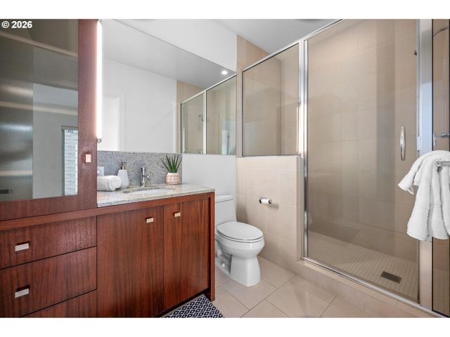 1001 Nw LOVEJOY St 608, Portland, OR 97209