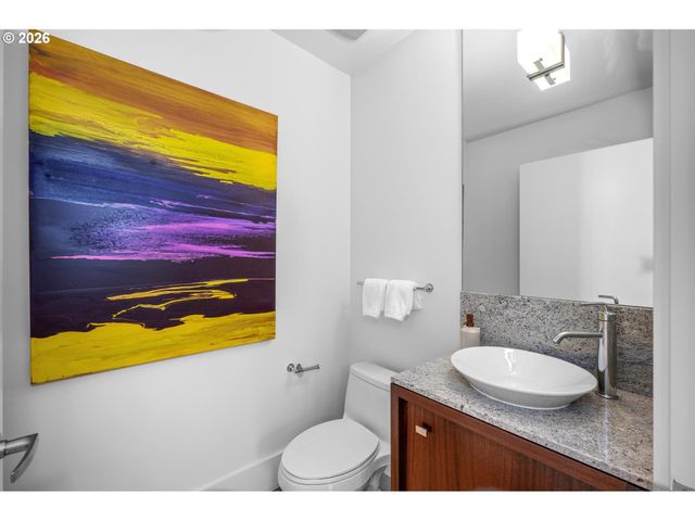 1001 Nw LOVEJOY St 608, Portland, OR 97209