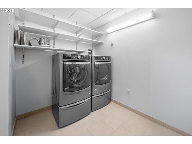 1001 Nw LOVEJOY St 608, Portland, OR 97209