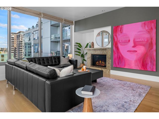 1001 Nw LOVEJOY St 608, Portland, OR 97209