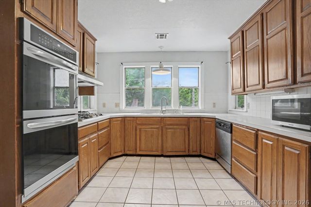 2314 Cornerstone Avenue, Claremore, OK 74017