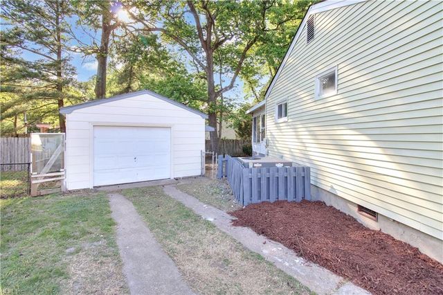 35 Leicester TER, Hampton, VA 23666