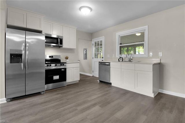 35 Leicester TER, Hampton, VA 23666