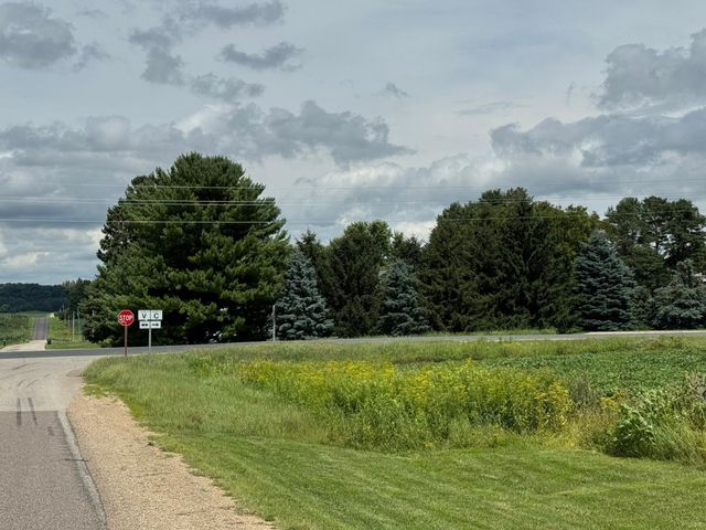 N3706 690th Street, Hartland Twp, WI 54011