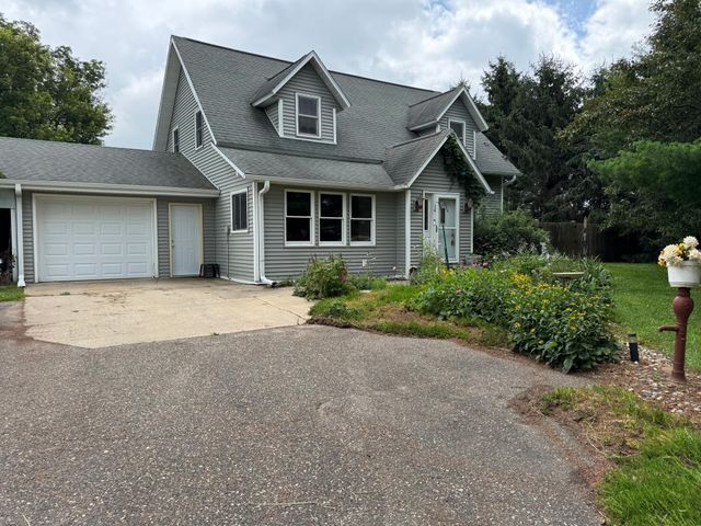 N3706 690th Street, Hartland Twp, WI 54011