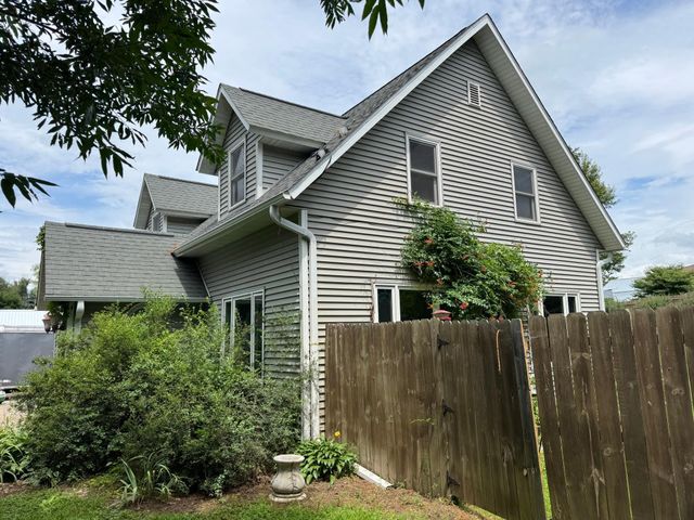 N3706 690th Street, Hartland Twp, WI 54011