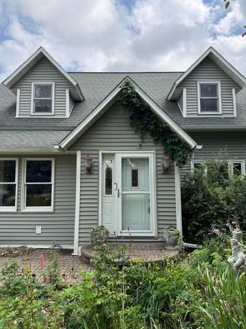 N3706 690th Street, Hartland Twp, WI 54011