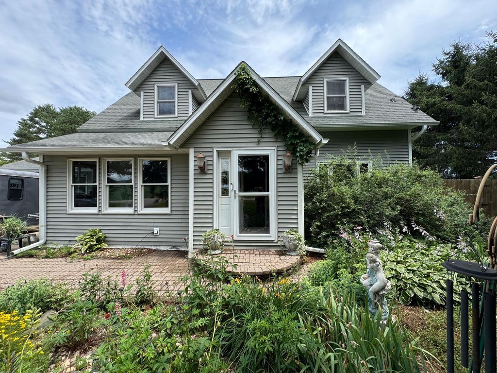 N3706 690th Street, Hartland Twp, WI 54011