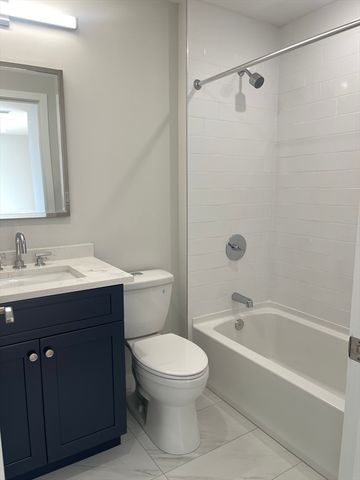 267 Old Colony Ave 414, Boston, MA 02127