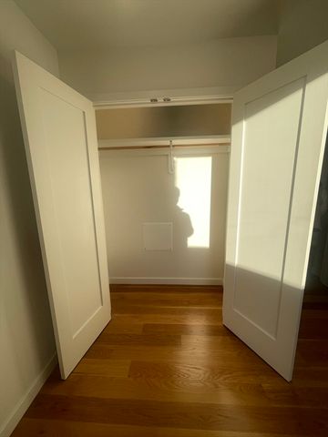 267 Old Colony Ave 414, Boston, MA 02127