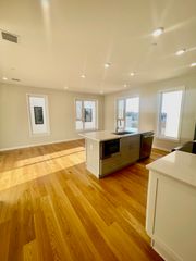 267 Old Colony Ave 414, Boston, MA 02127
