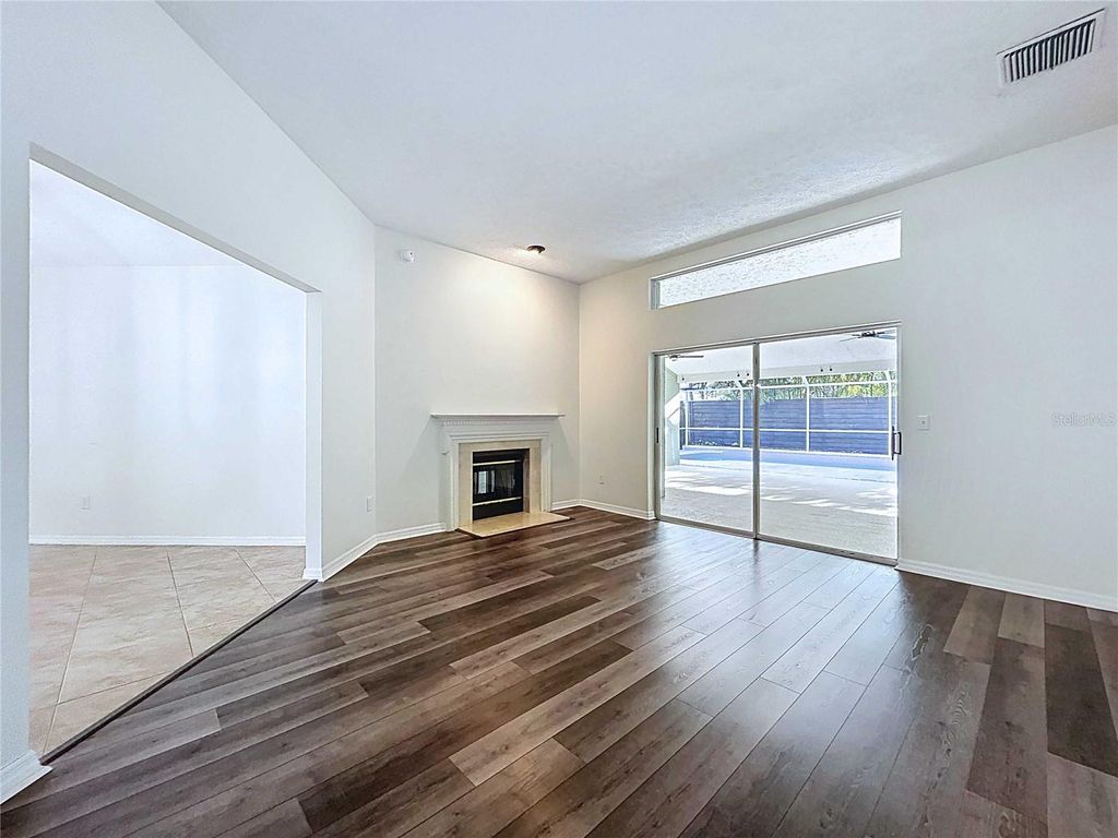 Image 12 of property listing at 17307 LOCKWOOD RIDGE DRIVE, Tampa, FL 33647