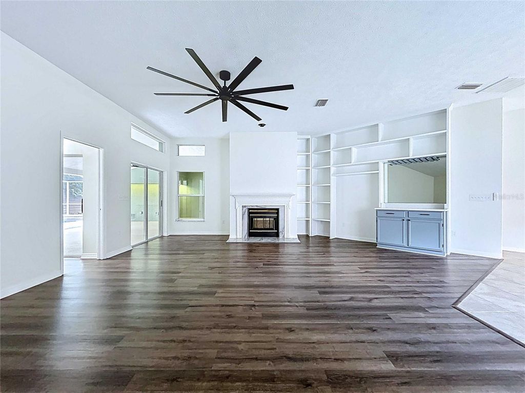 Image 32 of property listing at 17307 LOCKWOOD RIDGE DRIVE, Tampa, FL 33647