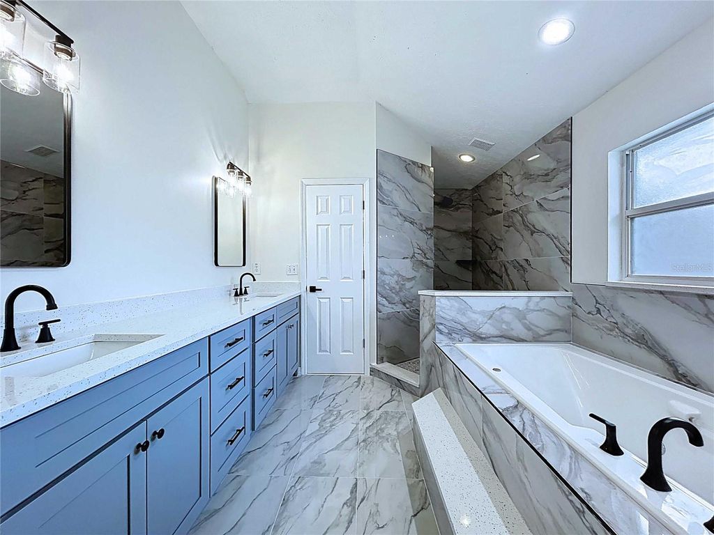 Image 41 of property listing at 17307 LOCKWOOD RIDGE DRIVE, Tampa, FL 33647