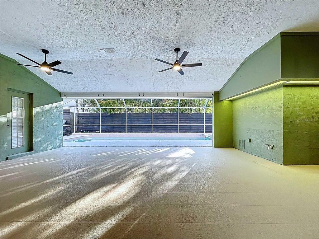 Image 80 of property listing at 17307 LOCKWOOD RIDGE DRIVE, Tampa, FL 33647