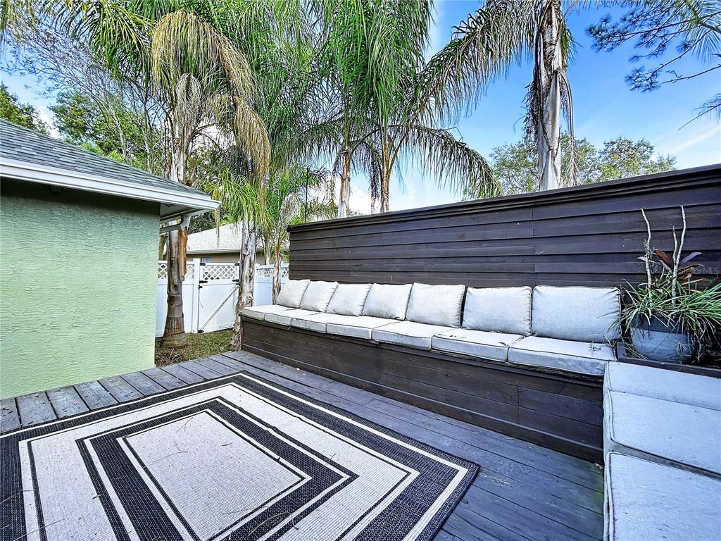 Image 89 of property listing at 17307 LOCKWOOD RIDGE DRIVE, Tampa, FL 33647