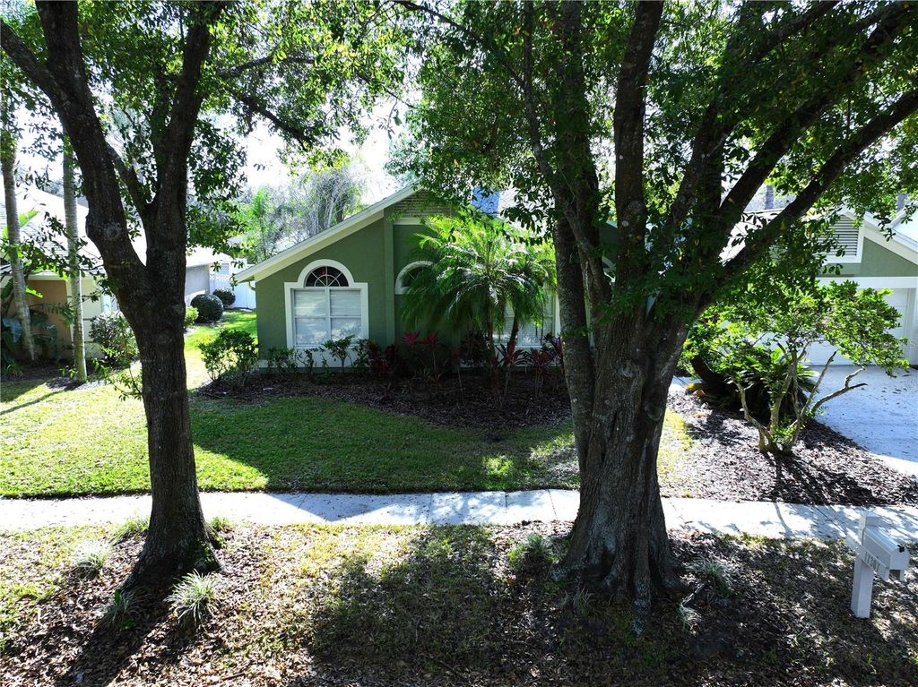 Image 95 of property listing at 17307 LOCKWOOD RIDGE DRIVE, Tampa, FL 33647