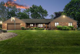 9822 N Concord DRIVE, Mequon, WI 53097