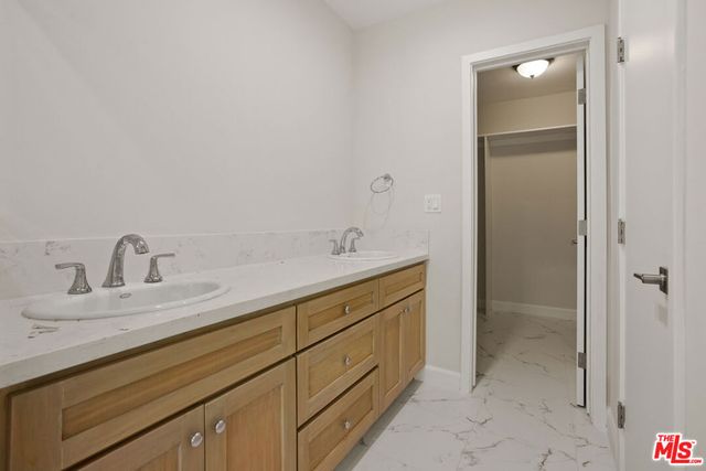 1470 Rexford Drive 103, Los Angeles, CA 90035