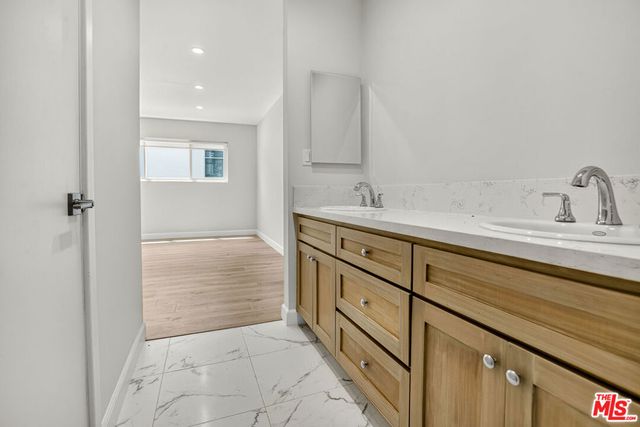 1470 Rexford Drive 103, Los Angeles, CA 90035