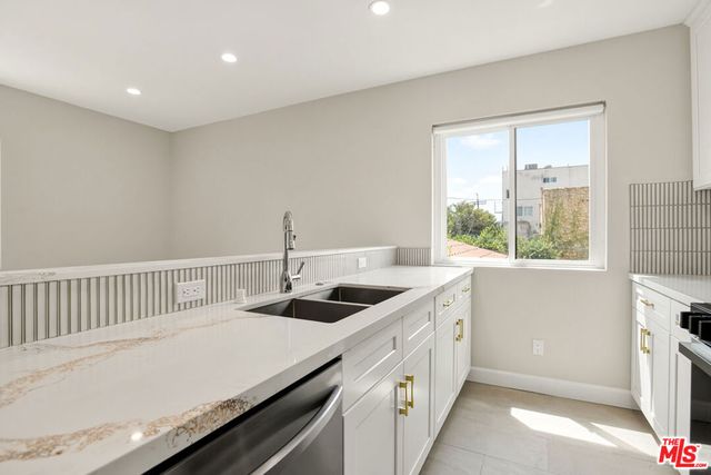 1470 Rexford Drive 103, Los Angeles, CA 90035