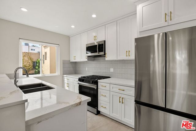 1470 Rexford Drive 103, Los Angeles, CA 90035