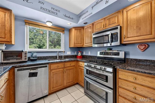 334 Clayton Oaks Drive, Ellisville, MO 63011