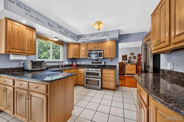 334 Clayton Oaks Drive, Ellisville, MO 63011