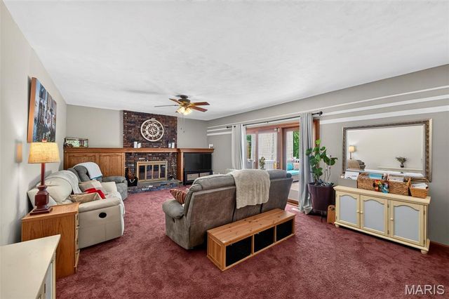 334 Clayton Oaks Drive, Ellisville, MO 63011