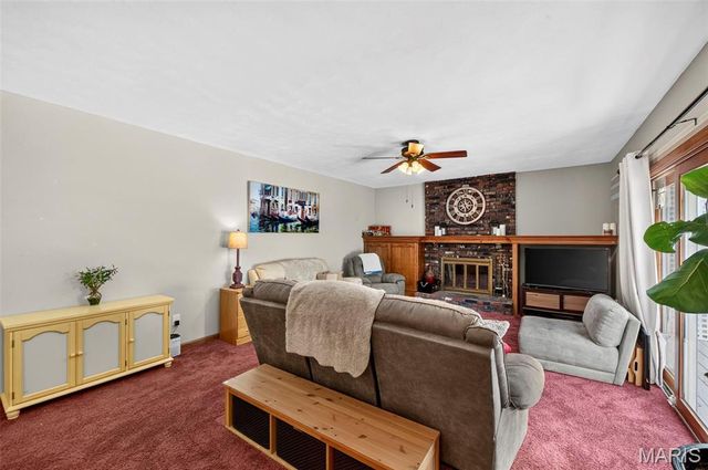 334 Clayton Oaks Drive, Ellisville, MO 63011