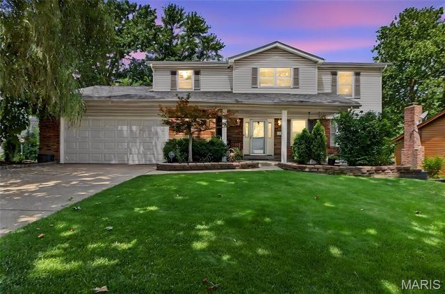 334 Clayton Oaks Drive, Ellisville, MO 63011