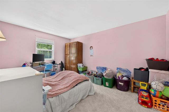 334 Clayton Oaks Drive, Ellisville, MO 63011