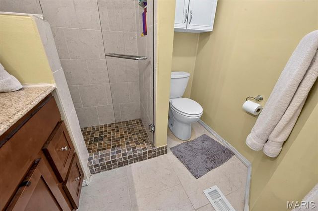 334 Clayton Oaks Drive, Ellisville, MO 63011