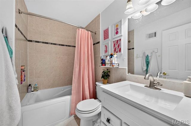 334 Clayton Oaks Drive, Ellisville, MO 63011