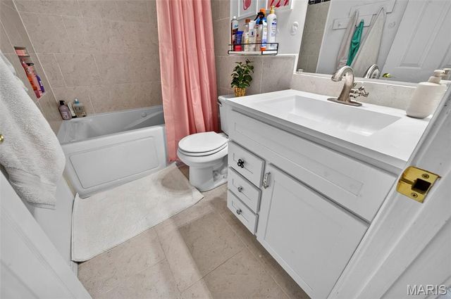 334 Clayton Oaks Drive, Ellisville, MO 63011