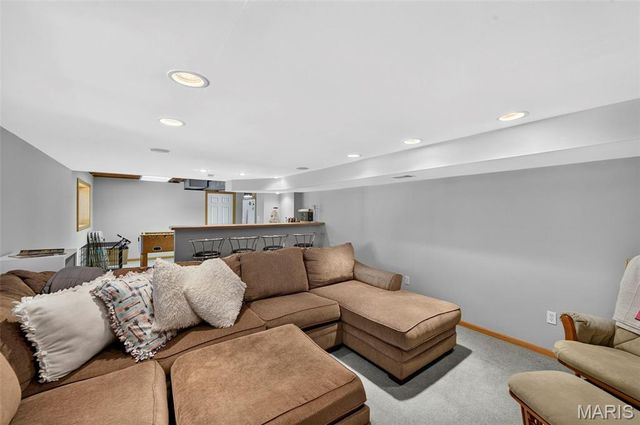334 Clayton Oaks Drive, Ellisville, MO 63011